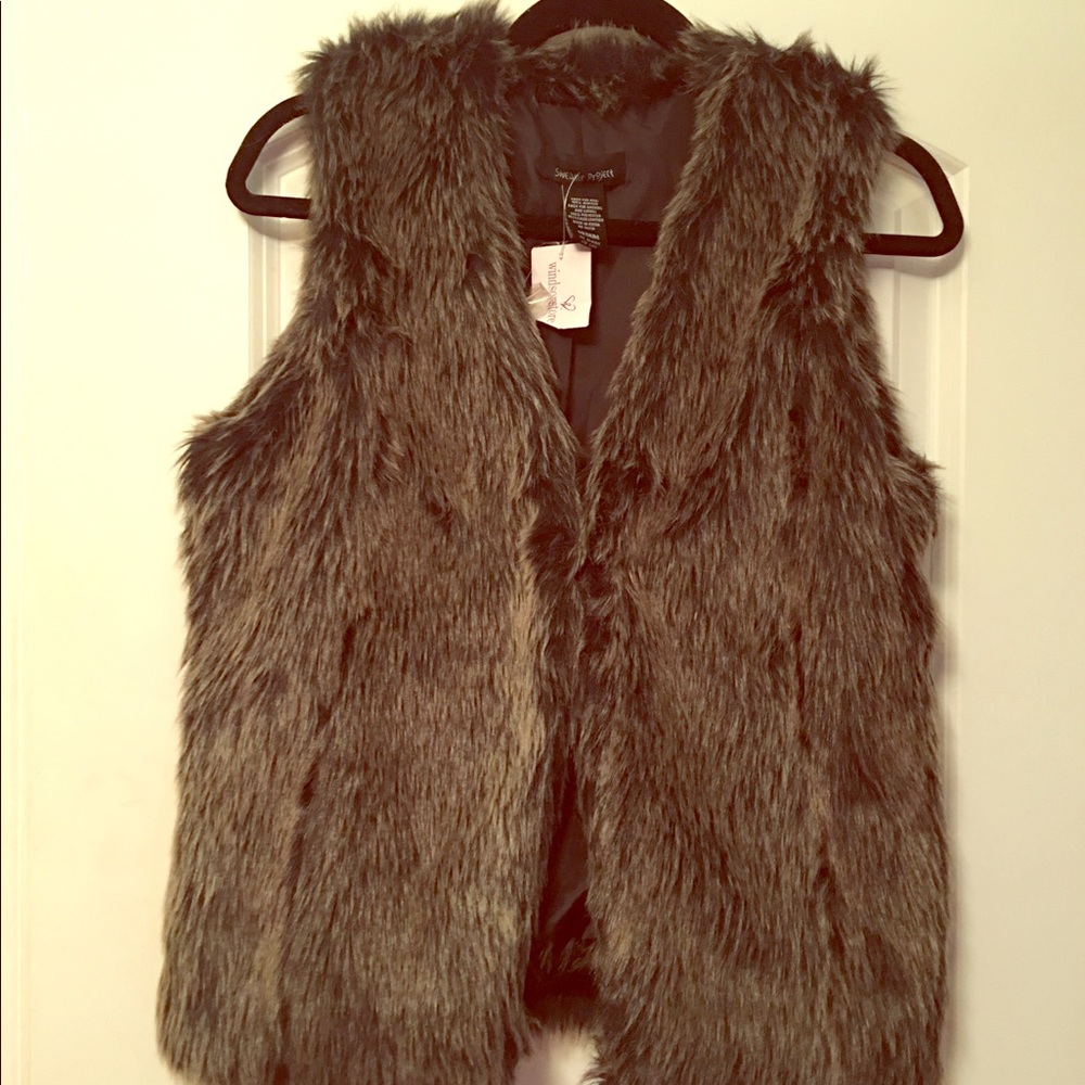 NWT FAUX FUR VEST